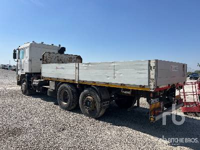 VOLVO F12 6x2 (Inoperable) - Camion plateau: photos 3 VOLVO F12 6x2 (Inoperable) - Camion plateau: photos 3
