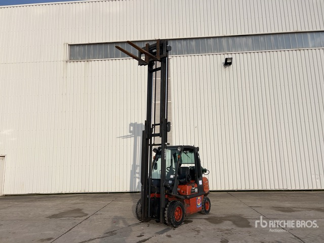 2000 Nissan 30 3000 kg Chariot Elevateur Forklift - Chariot élévateur: photos 1 2000 Nissan 30 3000 kg Chariot Elevateur Forklift - Chariot élévateur: photos 1