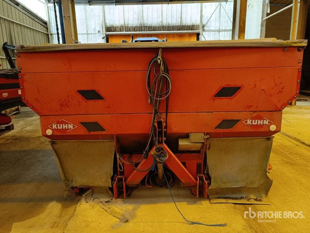 2002 Kuhn Axera 3-Point Fertilizer Spreader - Broyeur/ Épareuse: photos 2 2002 Kuhn Axera 3-Point Fertilizer Spreader - Broyeur/ Épareuse: photos 2