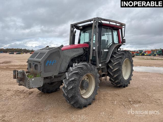 2009 Valtra T131H 4x4 Tracteur Agricole (Inoperable) 4WD Tractor - Tracteur agricole: photos 1 2009 Valtra T131H 4x4 Tracteur Agricole (Inoperable) 4WD Tractor - Tracteur agricole: photos 1