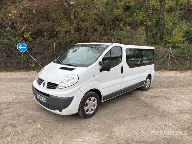 2010 Renault Trafic Minibus Minivan - Transport de personnes: photos 1 2010 Renault Trafic Minibus Minivan - Transport de personnes: photos 1