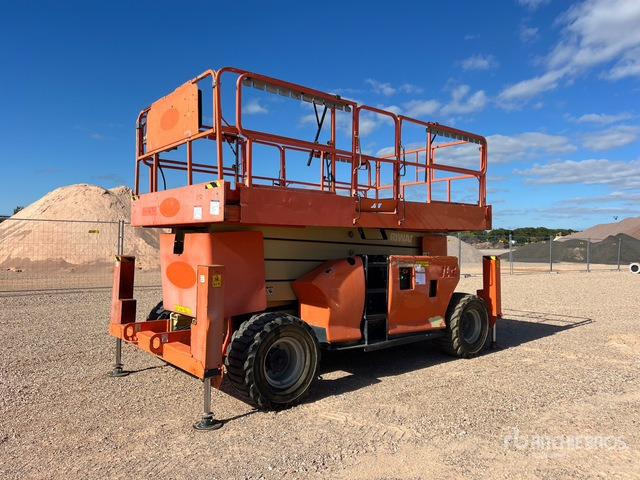 2011 JLG 4394 RT 4x4 Nacelle Ciseaux Scissor Lift - Nacelle ciseaux: photos 2 2011 JLG 4394 RT 4x4 Nacelle Ciseaux Scissor Lift - Nacelle ciseaux: photos 2
