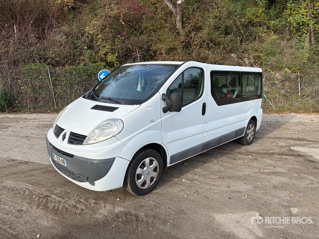 2011 Renault Trafic Minibus Minivan - Transport de personnes: photos 1 2011 Renault Trafic Minibus Minivan - Transport de personnes: photos 1