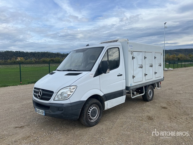 2013 Mercedes-Benz Sprinter 4x2 Camion Frigorifique 4x2 Refrigerated Truck - Camion frigorifique: photos 1 2013 Mercedes-Benz Sprinter 4x2 Camion Frigorifique 4x2 Refrigerated Truck - Camion frigorifique: photos 1