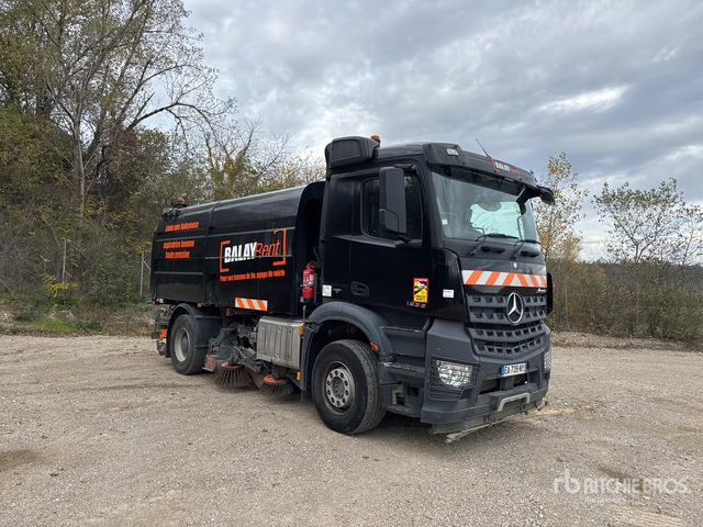 2016 Mercedes-Benz Arocs 2015 BalHydro BH9126 on Balayeuse Sweeper Truck - Balayeuse de voirie: photos 2 2016 Mercedes-Benz Arocs 2015 BalHydro BH9126 on Balayeuse Sweeper Truck - Balayeuse de voirie: photos 2