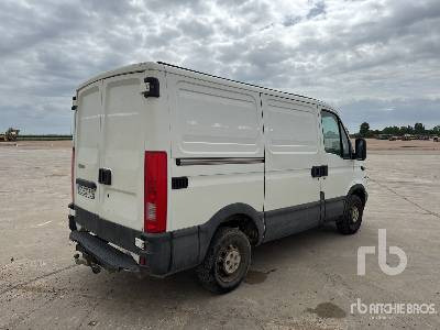 IVECO 29L10HPI Vehicule Utilitaire - Fourgon utilitaire: photos 3 IVECO 29L10HPI Vehicule Utilitaire - Fourgon utilitaire: photos 3