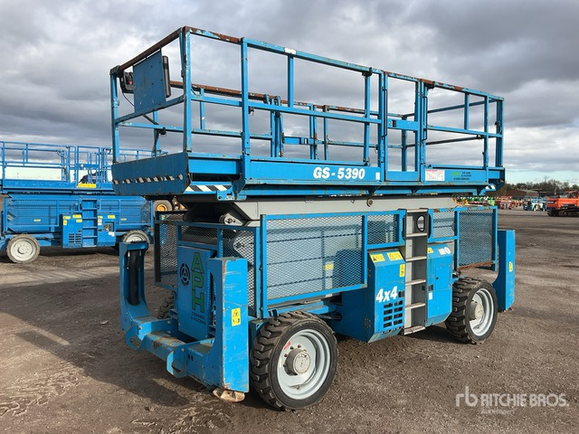 2007 Genie GS-5390 4x4 Diesel Scissor Lift - Nacelle ciseaux: photos 4 2007 Genie GS-5390 4x4 Diesel Scissor Lift - Nacelle ciseaux: photos 4
