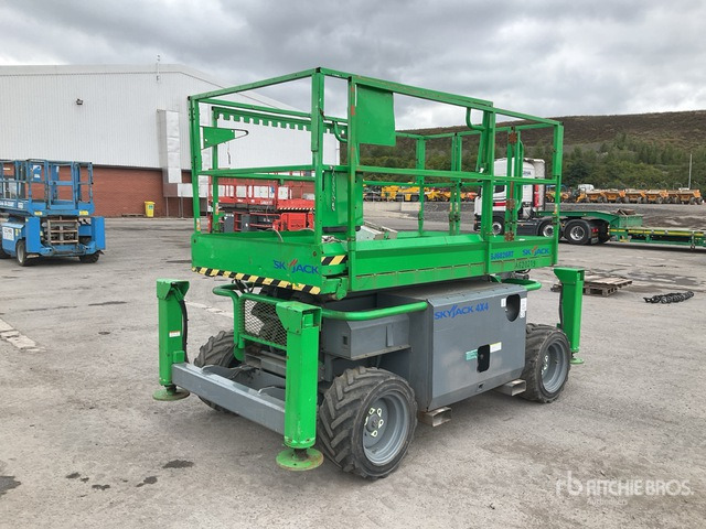 2013 Skyjack SJ6826 RT 4x4 Diesel Scissor Lift - Nacelle ciseaux: photos 4 2013 Skyjack SJ6826 RT 4x4 Diesel Scissor Lift - Nacelle ciseaux: photos 4