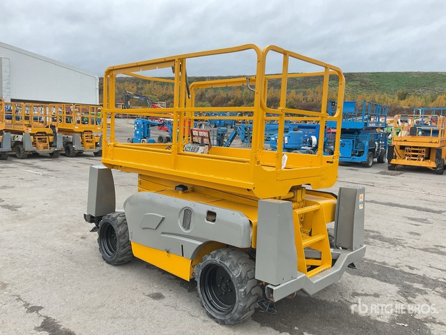 2014 Haulotte Compact 10DX 4x4 Diesel Scissor Lift - Nacelle ciseaux: photos 3 2014 Haulotte Compact 10DX 4x4 Diesel Scissor Lift - Nacelle ciseaux: photos 3