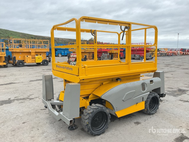2014 Haulotte Compact 10DX 4x4 Diesel Scissor Lift - Nacelle ciseaux: photos 4 2014 Haulotte Compact 10DX 4x4 Diesel Scissor Lift - Nacelle ciseaux: photos 4
