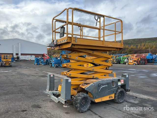 2014 Haulotte Compact 12DX 4x4 Diesel Scissor Lift - Nacelle ciseaux: photos 2 2014 Haulotte Compact 12DX 4x4 Diesel Scissor Lift - Nacelle ciseaux: photos 2