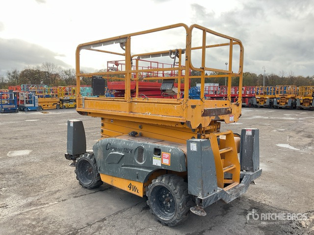 2014 Haulotte Compact 12DX 4x4 Diesel Scissor Lift - Nacelle ciseaux: photos 3 2014 Haulotte Compact 12DX 4x4 Diesel Scissor Lift - Nacelle ciseaux: photos 3