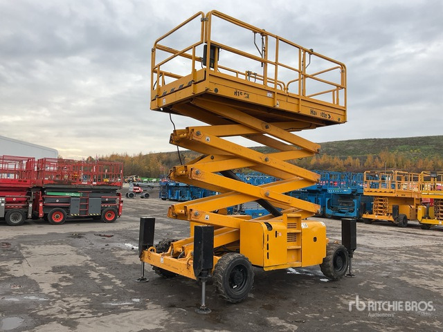 2014 Haulotte H15SDX 4x4 Diesel Scissor Lift - Nacelle ciseaux: photos 1 2014 Haulotte H15SDX 4x4 Diesel Scissor Lift - Nacelle ciseaux: photos 1