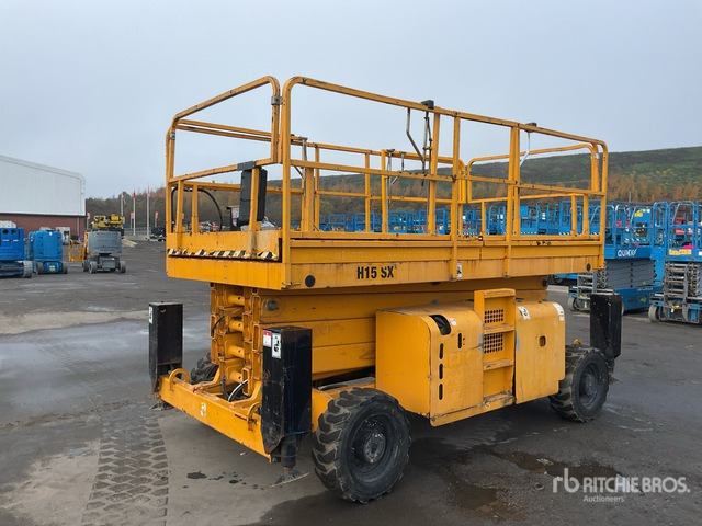 2014 Haulotte H15SDX 4x4 Diesel Scissor Lift - Nacelle ciseaux: photos 3 2014 Haulotte H15SDX 4x4 Diesel Scissor Lift - Nacelle ciseaux: photos 3