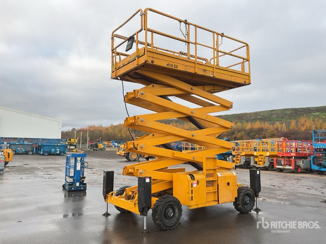 2014 Haulotte H18SDX 4x4 Diesel Scissor Lift - Nacelle ciseaux: photos 2 2014 Haulotte H18SDX 4x4 Diesel Scissor Lift - Nacelle ciseaux: photos 2