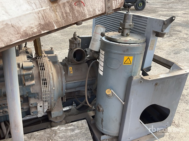 2015 Atlas Copco XAS137KD Mobile 260cfm (Inoperable) Air Compressor - Compresseur d'air: photos 4 2015 Atlas Copco XAS137KD Mobile 260cfm (Inoperable) Air Compressor - Compresseur d'air: photos 4