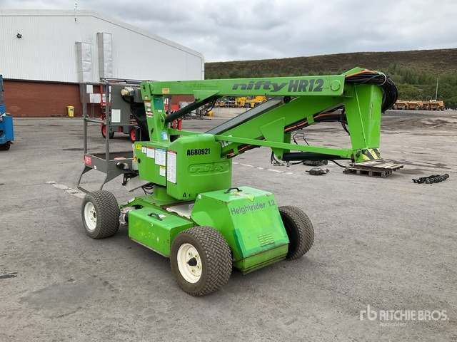 2015 Nifty-Lift HR12NDE 2WD Hybrid Articulating Boom Lift - Nacelle articulée: photos 3 2015 Nifty-Lift HR12NDE 2WD Hybrid Articulating Boom Lift - Nacelle articulée: photos 3
