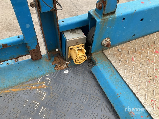 2016 Genie GS4390 4x4 Diesel Scissor Lift - Nacelle ciseaux: photos 5 2016 Genie GS4390 4x4 Diesel Scissor Lift - Nacelle ciseaux: photos 5