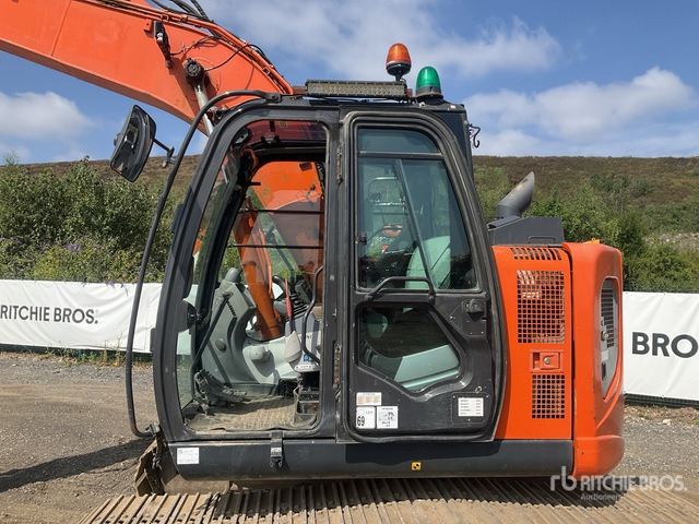 2017 Hitachi ZX135US-6 Tracked Excavator - Pelle sur chenille: photos 5 2017 Hitachi ZX135US-6 Tracked Excavator - Pelle sur chenille: photos 5