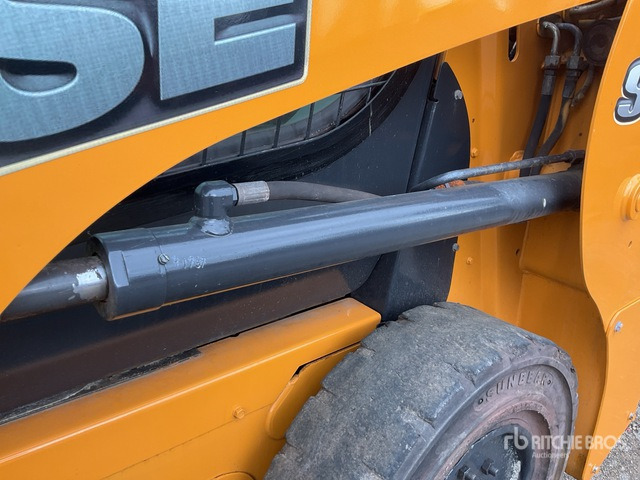 2019 Case SR130 Skid Steer Loader - Mini chargeuse: photos 3 2019 Case SR130 Skid Steer Loader - Mini chargeuse: photos 3