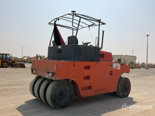 2001 Hamm GRW18 8 Wheel Pneumatic Roller - Broyeur/ Épareuse: photos 3 2001 Hamm GRW18 8 Wheel Pneumatic Roller - Broyeur/ Épareuse: photos 3