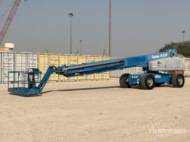 2002 Genie S125 4WD Diesel Telescopic Boom Lift - Broyeur/ Épareuse: photos 1 2002 Genie S125 4WD Diesel Telescopic Boom Lift - Broyeur/ Épareuse: photos 1