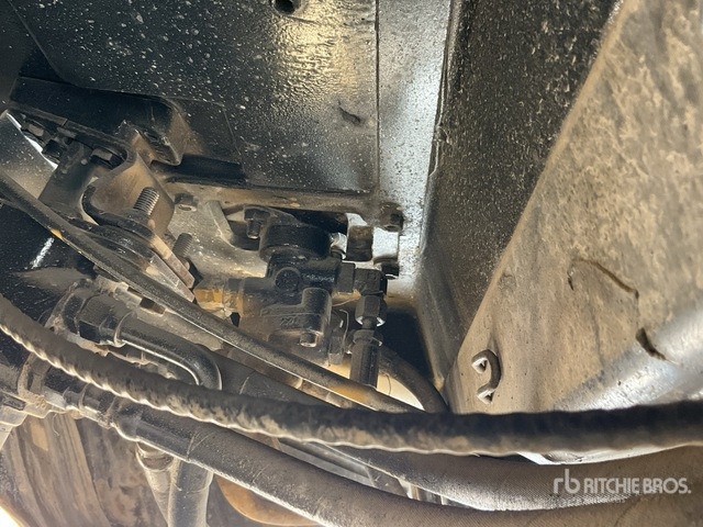 Chargeuse sur pneus 2006 Cat 966H: photos 6