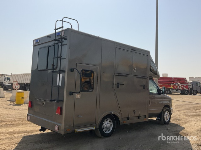2008 Ford F-350 4x2 Horse Transporting Truck :Misc. Truck - Camion chevaux: photos 4 2008 Ford F-350 4x2 Horse Transporting Truck :Misc. Truck - Camion chevaux: photos 4