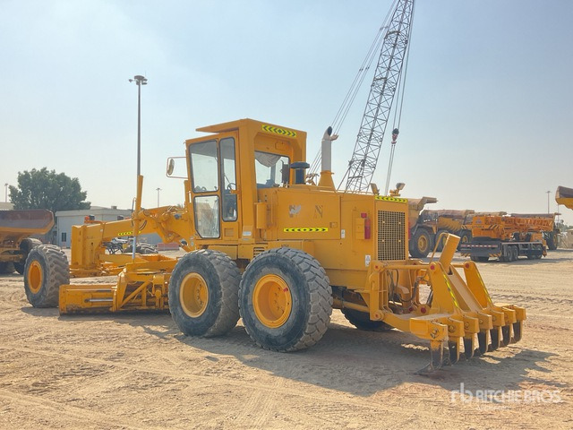 2008 Komatsu GD705A-4 Motor Grader - Niveleuse: photos 2 2008 Komatsu GD705A-4 Motor Grader - Niveleuse: photos 2