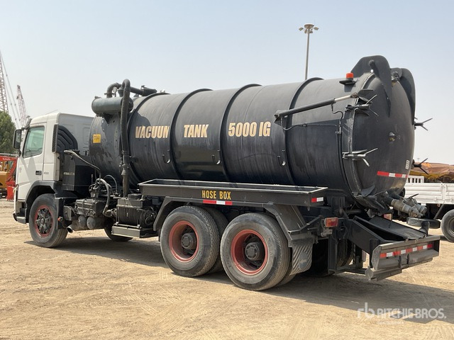 2008 Volvo FM400 6x4 20000 Liters Vacuum Tanker Truck - Camion hydrocureur: photos 3 2008 Volvo FM400 6x4 20000 Liters Vacuum Tanker Truck - Camion hydrocureur: photos 3