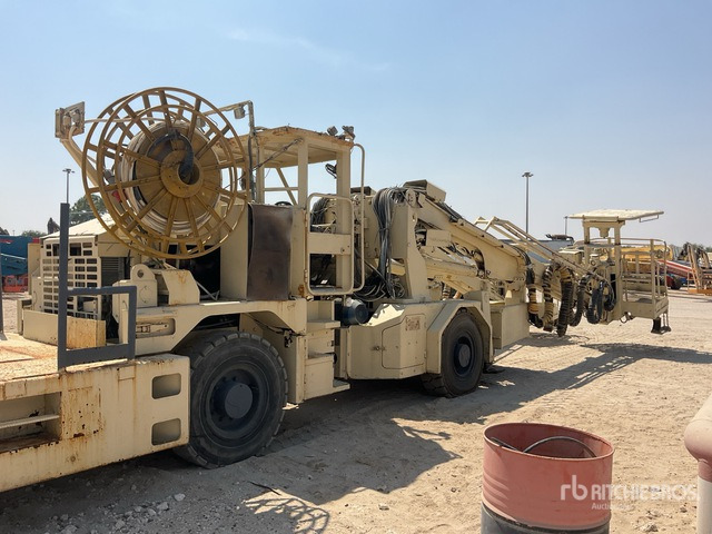 2011 Normet Charmec 9125 BT(E) Twin-Boom Emulsion Charging Machine :Misc. Mining Equipment - Machine d'exploitation minière: photos 3 2011 Normet Charmec 9125 BT(E) Twin-Boom Emulsion Charging Machine :Misc. Mining Equipment - Machine d'exploitation minière: photos 3