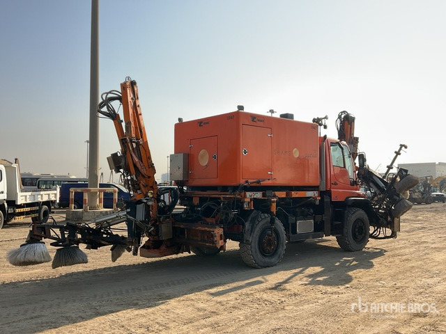 2012 Mercedes-Benz Unimog 500 4x4 Solar Panel Cleaning Truck :Misc. Truck - Balayeuse de voirie: photos 3 2012 Mercedes-Benz Unimog 500 4x4 Solar Panel Cleaning Truck :Misc. Truck - Balayeuse de voirie: photos 3