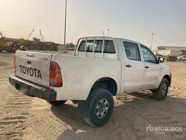2012 Toyota Hilux 4x4 Crew Cab Pickup - Pick-up: photos 3 2012 Toyota Hilux 4x4 Crew Cab Pickup - Pick-up: photos 3