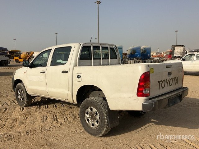 2012 Toyota Hilux 4x4 Crew Cab Pickup - Pick-up: photos 2 2012 Toyota Hilux 4x4 Crew Cab Pickup - Pick-up: photos 2