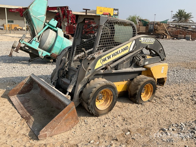 2014 New Holland L225 (Inoperable) Skid Steer Loader - Mini chargeuse: photos 2 2014 New Holland L225 (Inoperable) Skid Steer Loader - Mini chargeuse: photos 2
