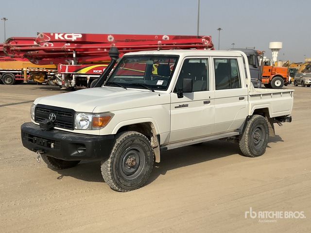 2016 Toyota Land Cruiser 79L 4x4 Crew Cab Pickup - Broyeur/ Épareuse: photos 2 2016 Toyota Land Cruiser 79L 4x4 Crew Cab Pickup - Broyeur/ Épareuse: photos 2