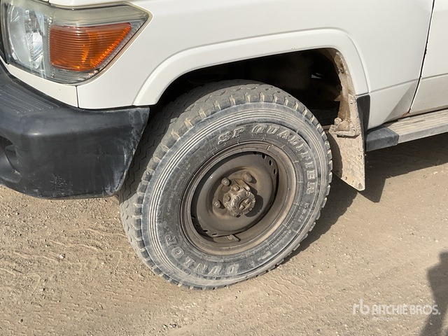 SUV 2018 Toyota Land Cruiser 76L 4x4 SUV: photos 6