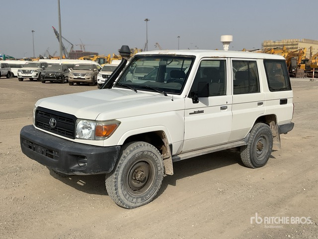 2018 Toyota Land Cruiser 76L 4x4 SUV - SUV: photos 1 2018 Toyota Land Cruiser 76L 4x4 SUV - SUV: photos 1