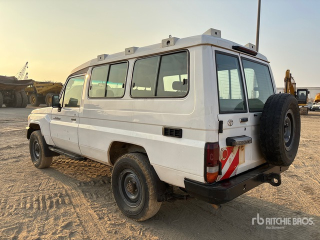 2018 Toyota Land Cruiser 78R 4x4 SUV - SUV: photos 3 2018 Toyota Land Cruiser 78R 4x4 SUV - SUV: photos 3