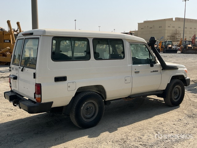 2020 Toyota Land Cruiser 78L 4x4 SUV - SUV: photos 5 2020 Toyota Land Cruiser 78L 4x4 SUV - SUV: photos 5