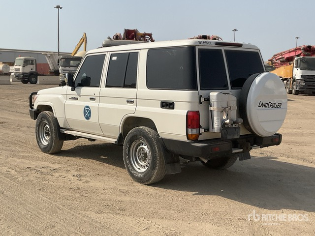2021 Toyota Land Cruiser 76L 4x4 SUV - SUV: photos 3 2021 Toyota Land Cruiser 76L 4x4 SUV - SUV: photos 3