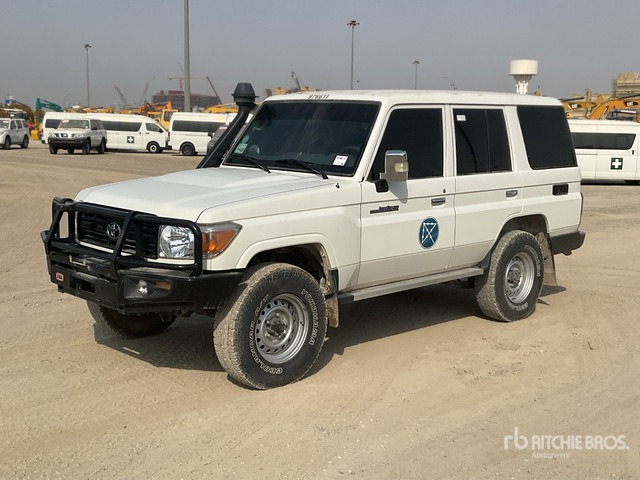 2021 Toyota Land Cruiser 76L 4x4 SUV - SUV: photos 1 2021 Toyota Land Cruiser 76L 4x4 SUV - SUV: photos 1