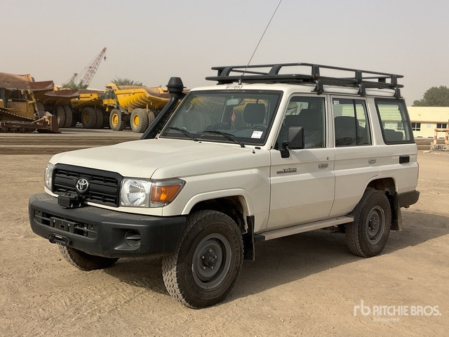 2023 Toyota Land Cruiser 76L 4x4 SUV - SUV: photos 1 2023 Toyota Land Cruiser 76L 4x4 SUV - SUV: photos 1