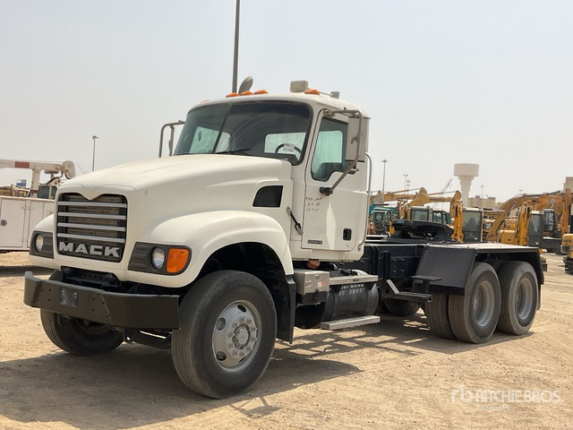 2008 Mack Granite CV713 6x4 T/A Day Cab Truck Tractor - Tracteur routier: photos 1 2008 Mack Granite CV713 6x4 T/A Day Cab Truck Tractor - Tracteur routier: photos 1