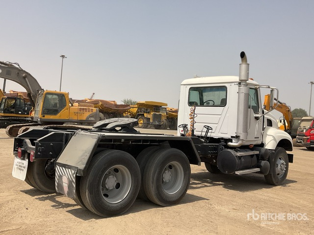 2008 Mack Granite CV713 6x4 T/A Day Cab Truck Tractor - Tracteur routier: photos 3 2008 Mack Granite CV713 6x4 T/A Day Cab Truck Tractor - Tracteur routier: photos 3
