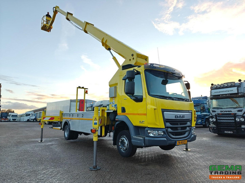 DAF LF 180 FA 4x2 Dagcab Euro6A - T225 Ruthman - Hoogwerker- 101.534km - 04/2026 APK - Camion: photos 4 DAF LF 180 FA 4x2 Dagcab Euro6A - T225 Ruthman - Hoogwerker- 101.534km - 04/2026 APK - Camion: photos 4