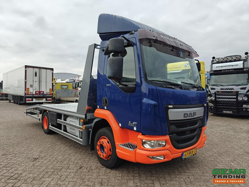 DAF LF 180 FA 4x2 Dagcab Euro6C - Oprijwagen/Machine transporter 5.3m + Lier 5900kg - Trekhaak - 09/2026 APK - NieuweOPbouw! - Camion porte-voitures: photos 3 DAF LF 180 FA 4x2 Dagcab Euro6C - Oprijwagen/Machine transporter 5.3m + Lier 5900kg - Trekhaak - 09/2026 APK - NieuweOPbouw! - Camion porte-voitures: photos 3