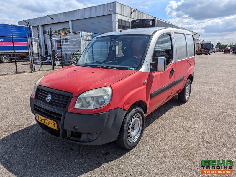Fiat Doblò 1.9 JTD Euro4 - Handgeschakeld - Trekhaak - Fourgonnette: photos 1 Fiat Doblò 1.9 JTD Euro4 - Handgeschakeld - Trekhaak - Fourgonnette: photos 1