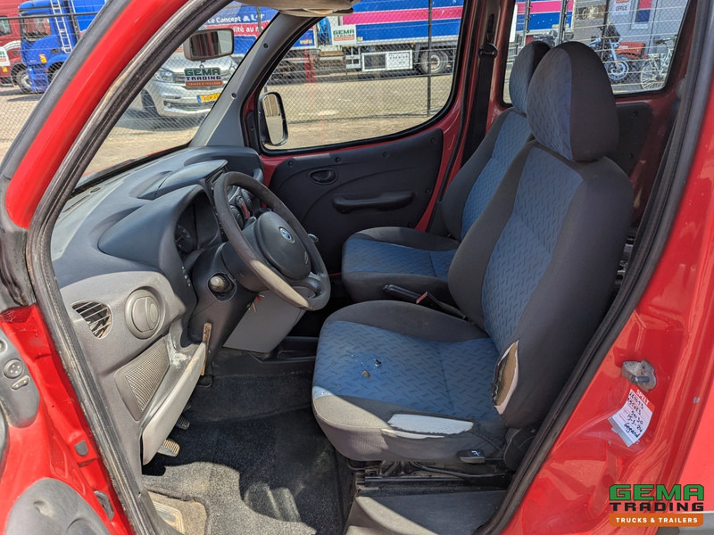 Fiat Doblò 1.9 JTD Euro4 - Handgeschakeld - Trekhaak - Fourgonnette: photos 5 Fiat Doblò 1.9 JTD Euro4 - Handgeschakeld - Trekhaak - Fourgonnette: photos 5