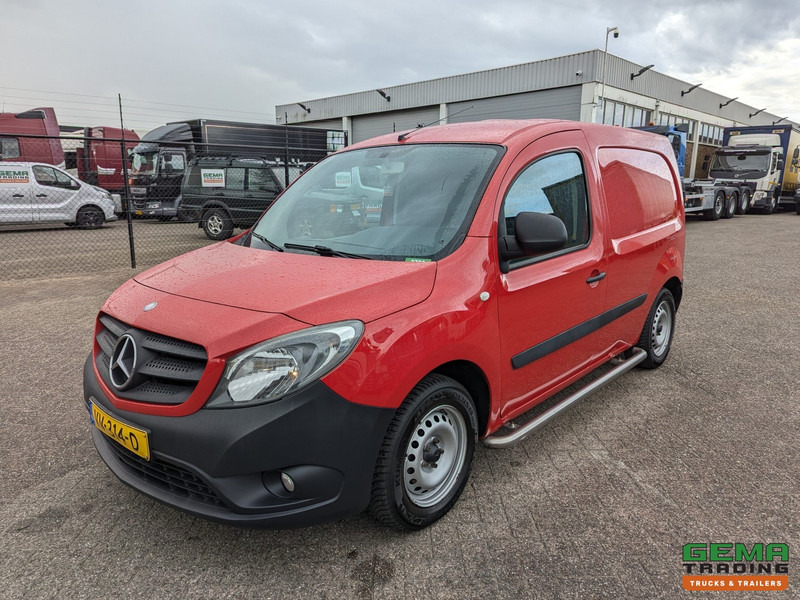 Mercedes-Benz Citan 108 CDI BlueEFFICIENCY L1 - Airco - 4-Seizoensbanden - Radio Bluetooth - Fourgonnette: photos 1 Mercedes-Benz Citan 108 CDI BlueEFFICIENCY L1 - Airco - 4-Seizoensbanden - Radio Bluetooth - Fourgonnette: photos 1